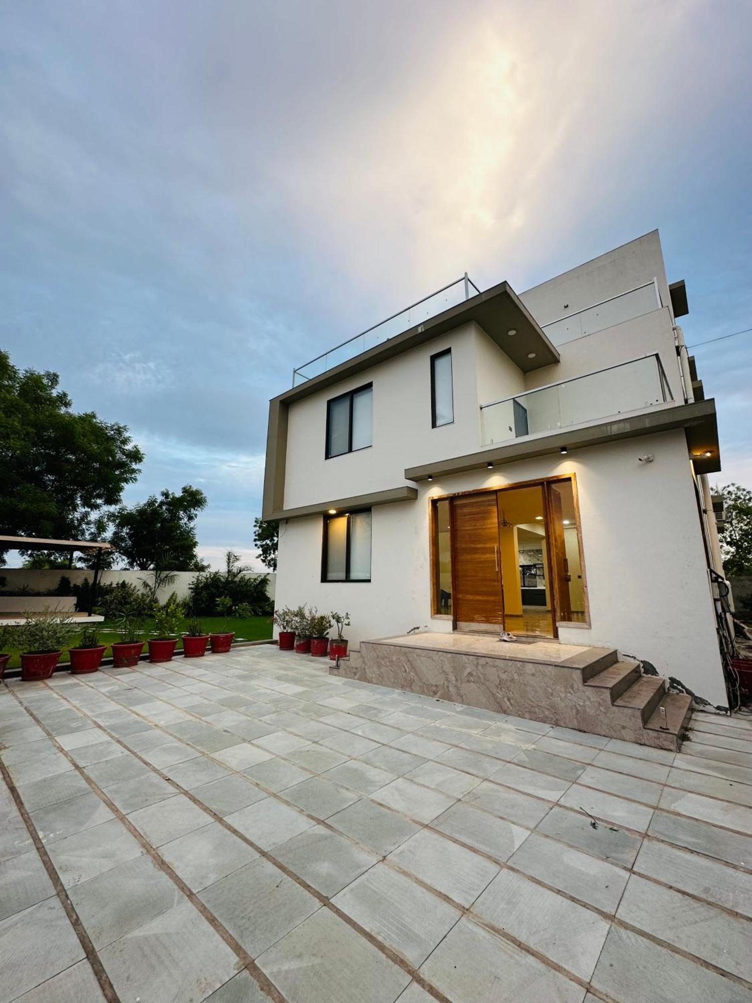 Karmabhumi 1 Villa Satej ภายนอก รูปภาพ