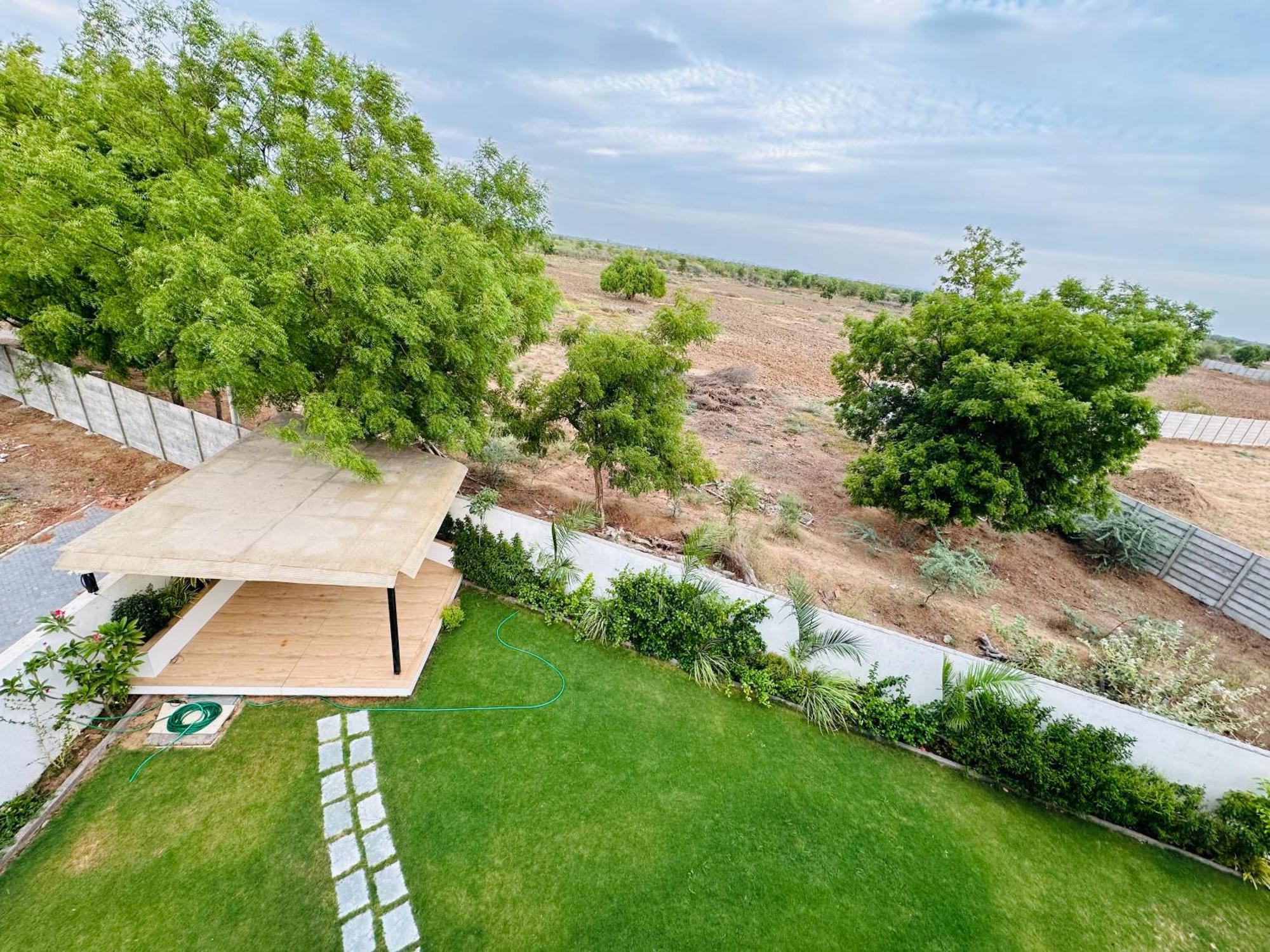 Karmabhumi 1 Villa Satej ภายนอก รูปภาพ