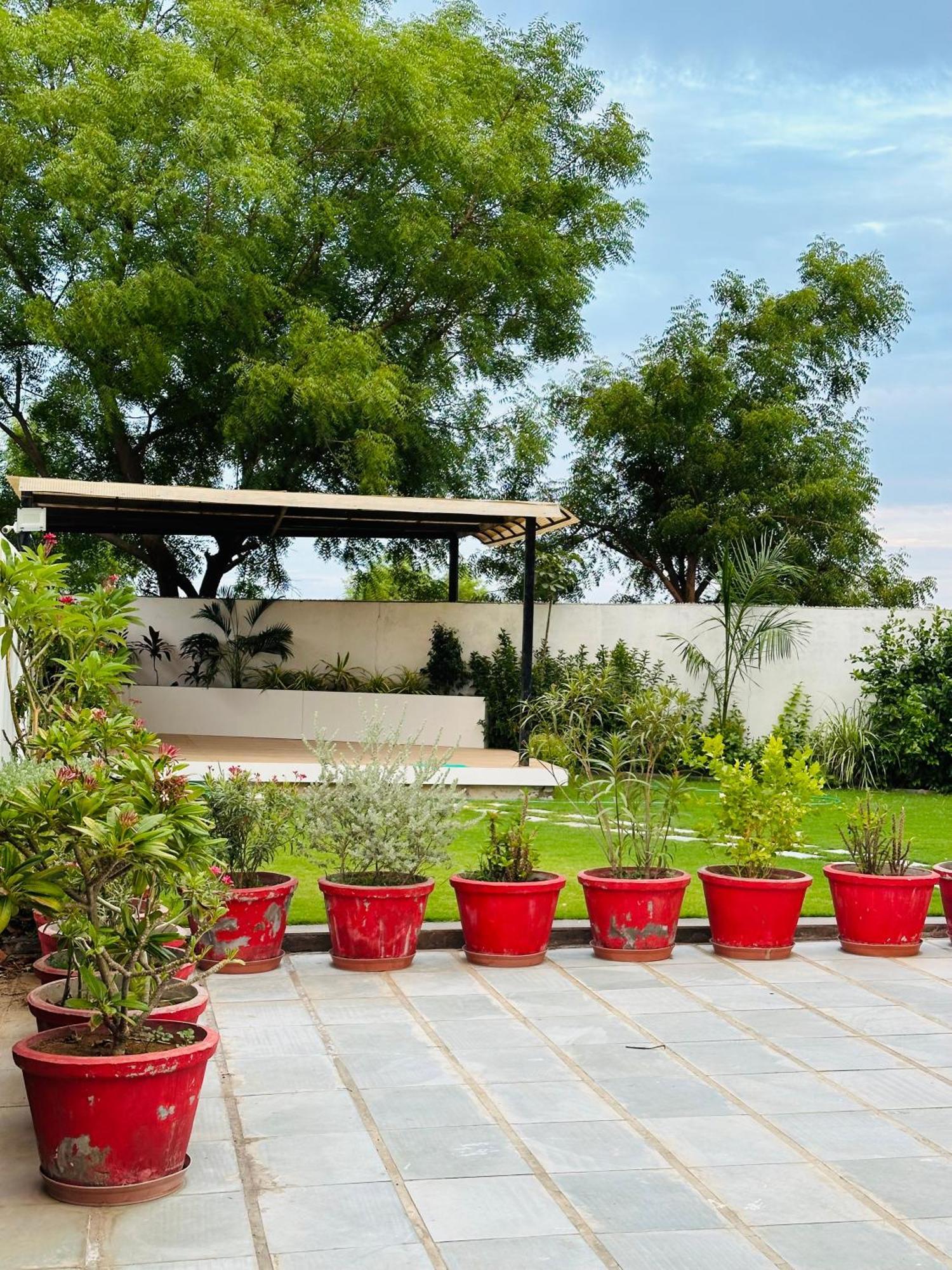 Karmabhumi 1 Villa Satej ภายนอก รูปภาพ