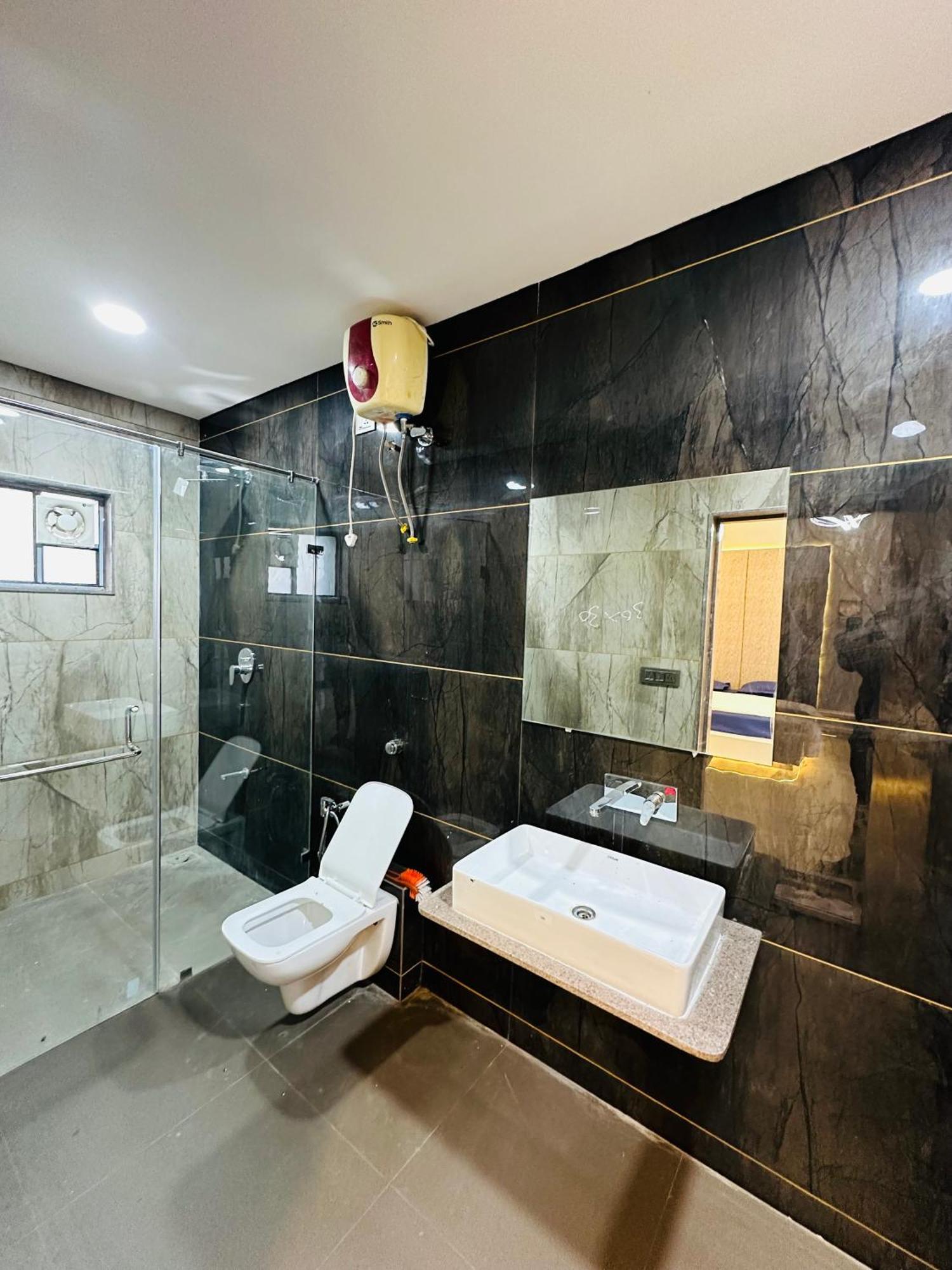 Karmabhumi 1 Villa Satej ภายนอก รูปภาพ